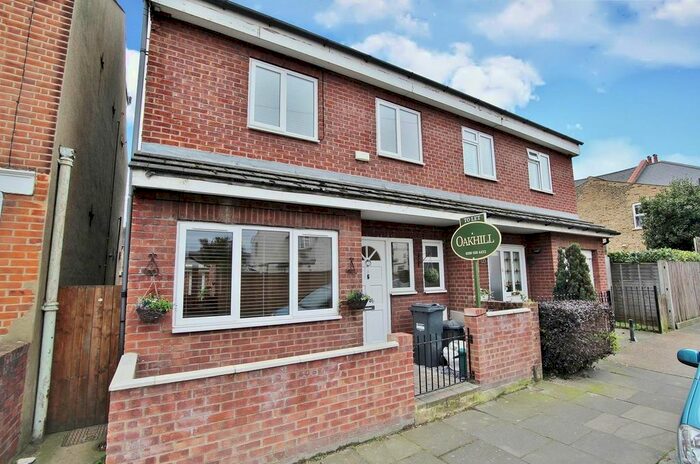 4 Bedroom Property To Rent In Percy Road, Isleworth, TW7