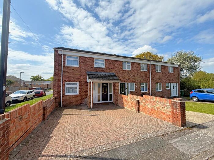 3 Bedroom End Of Terrace House For Sale In Cromarty Road, Lordshill, Southampton, SO16