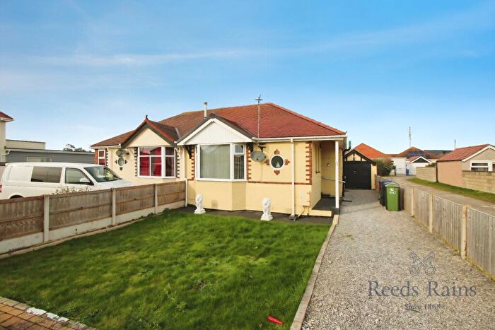 2 Bedroom Bungalow For Sale In Rhyl Coast Road, Rhyl, Denbighshire, LL18
