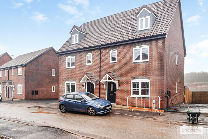 4 Bedroom Semi Detached House To Rent In Bluebell Way, Shepshed, Loughborough, LE12