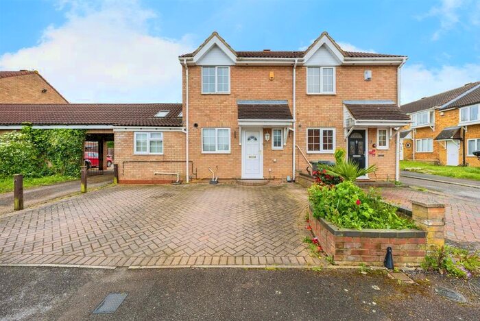 2 Bedroom Property To Rent In Coltsfoot Green, Luton, LU4