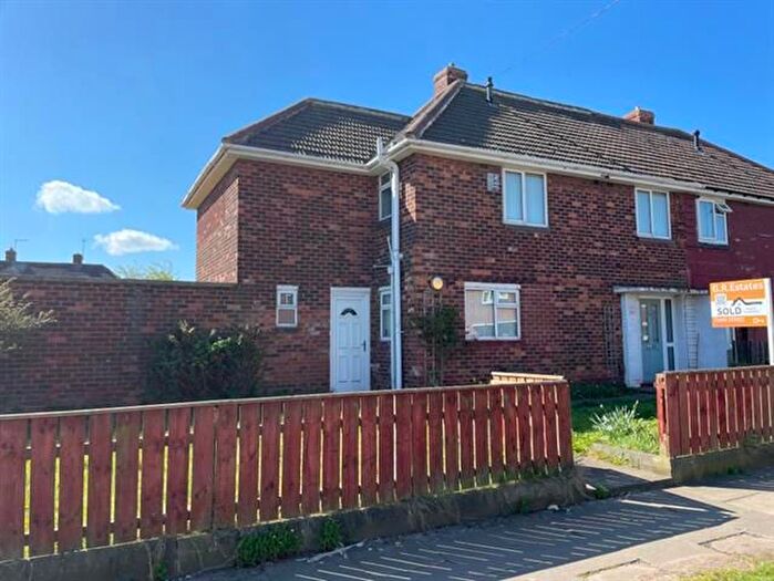 4 Bedroom Semi-Detached House To Rent In Sefton Road, Middlesbrough, TS3