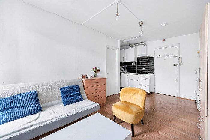 1 Bedroom Flat To Rent In Warwick Road, SW5