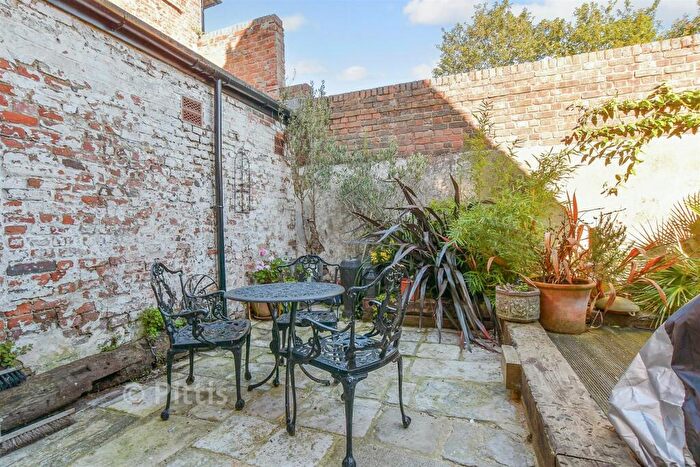 3 Bedroom Semi-Detached House For Sale In Sea Street, Newport, Isle Of Wight, PO30