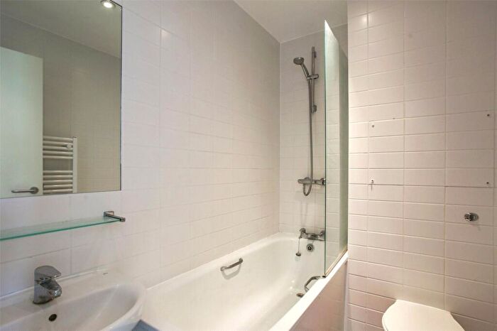 2 Bedroom Flat For Sale In Deptford High Street, London, SE8