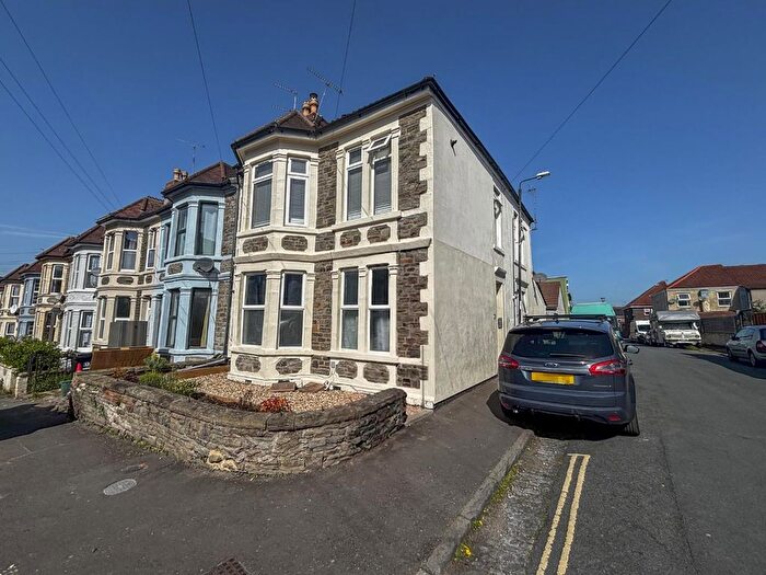 2 Bedroom Flat For Sale In Chelsea Park, Easton, Bristol, BS5