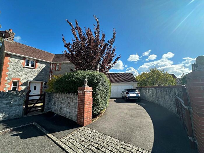 4 Bedroom Detached House For Sale In Fernleigh Close, Evercreech, BA4