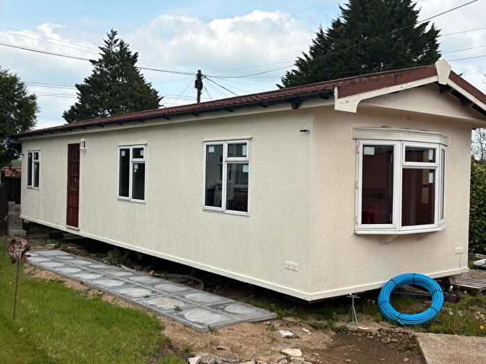 2 Bedroom Park Home For Sale In Winchester Road, Fair Oak, Eastleigh, SO50