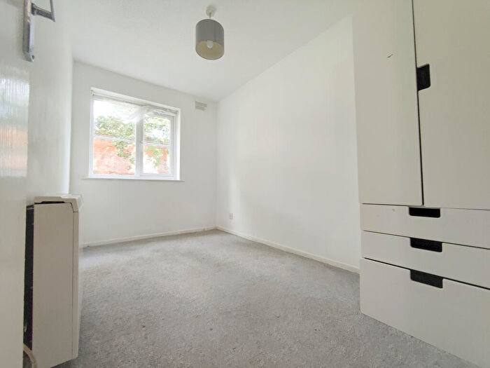 2 Bedroom Maisonette To Rent In Badgers Copse, Orpington, BR6