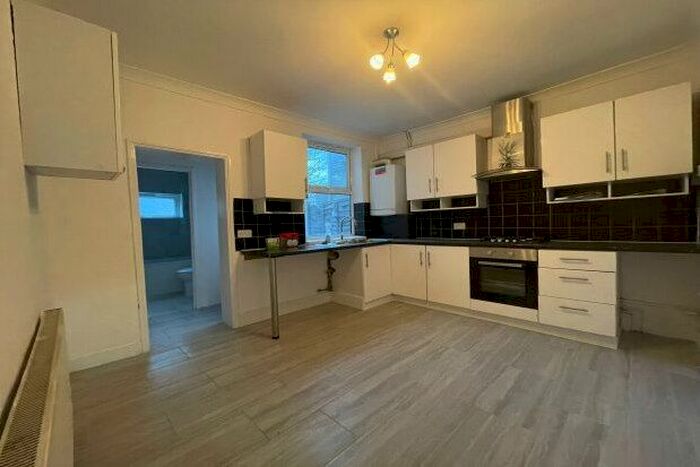 3 Bedroom Property To Rent In Wedderburn Road, Barking, IG11