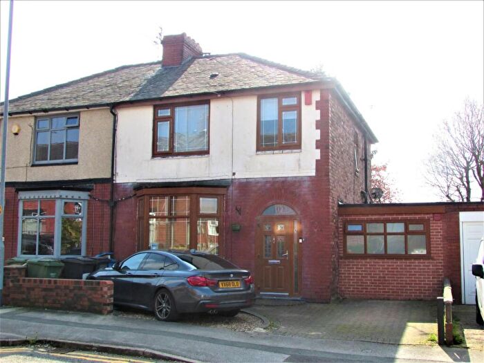 4 Bedroom Semi-Detached House For Sale In Roman Road, Failsworth, Manchester, M35