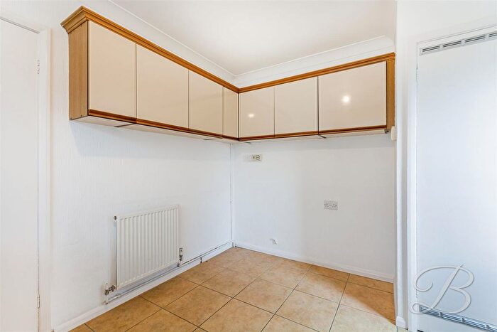 2 Bedroom Detached Bungalow To Rent In Sherwood Avenue, Edwinstowe, Mansfield, NG21