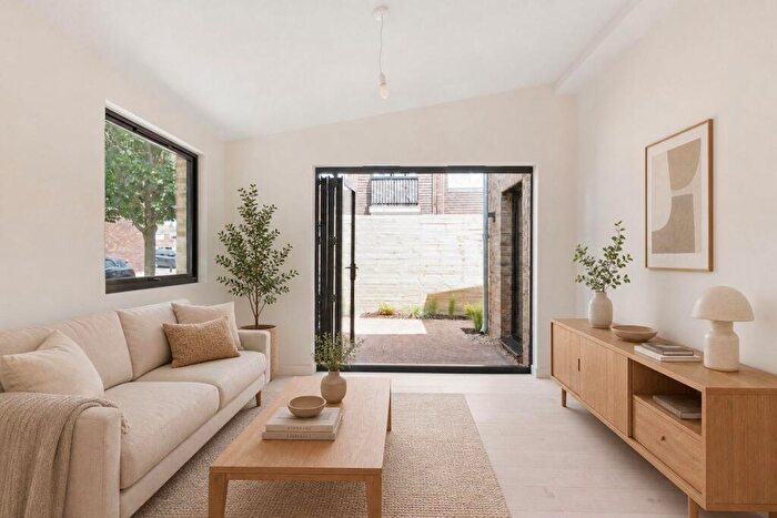 3 Bedroom House For Sale In Ambleside, BR1
