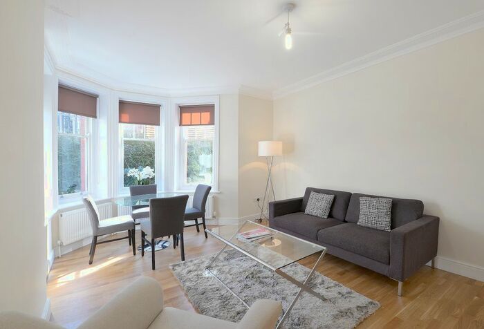 1 Bedroom Flat To Rent In Hamlet Gardens, Ravenscourt Park, London, W6