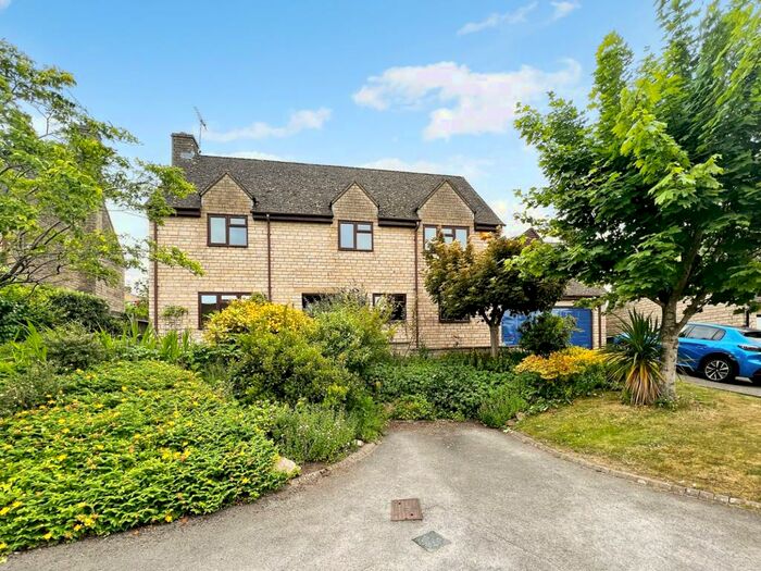 4 Bedroom Detached House To Rent In Popes Court, Gloucester Road, Stratton, Cirencester, GL7