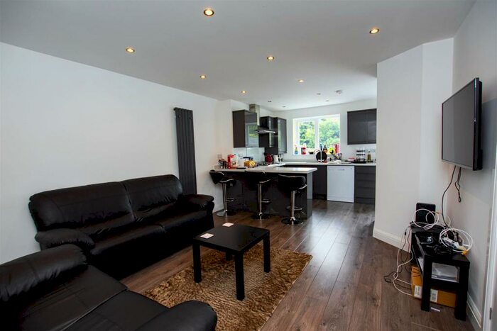 4 Bedroom House To Rent In Quinton Road, Birmingham, B17