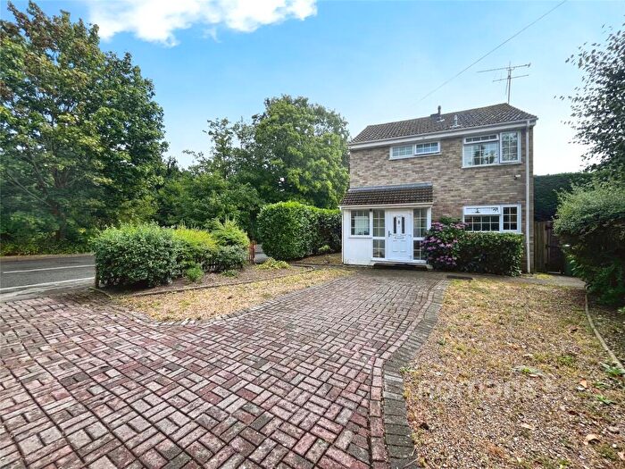 3 Bedroom Detached House For Sale In Woburn Avenue, Farnborough, Hampshire, GU14