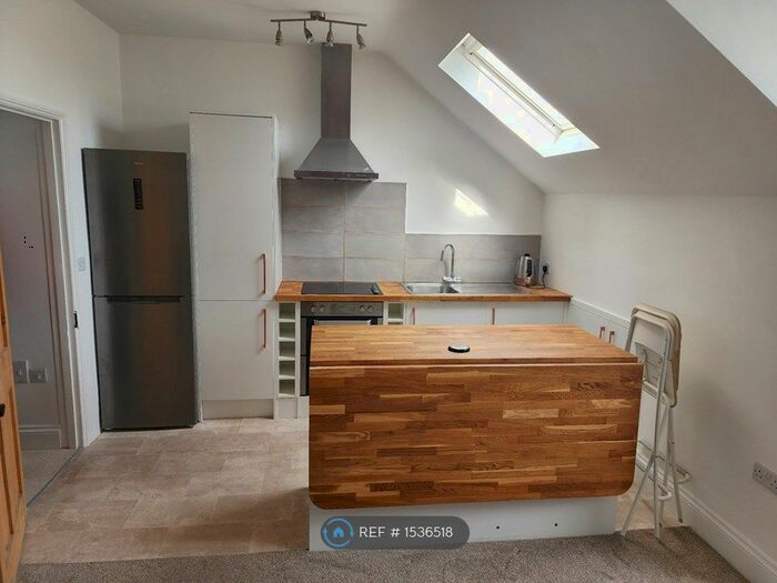 1 Bedroom Flat To Rent In Hermosa Road, Teignmouth, TQ14