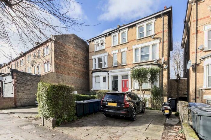 Studio To Rent In The Avenue, London, W13