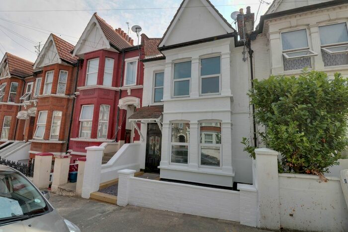 2 Bedroom Flat To Rent In Heygate Avenue, Southend-On-Sea, SS1