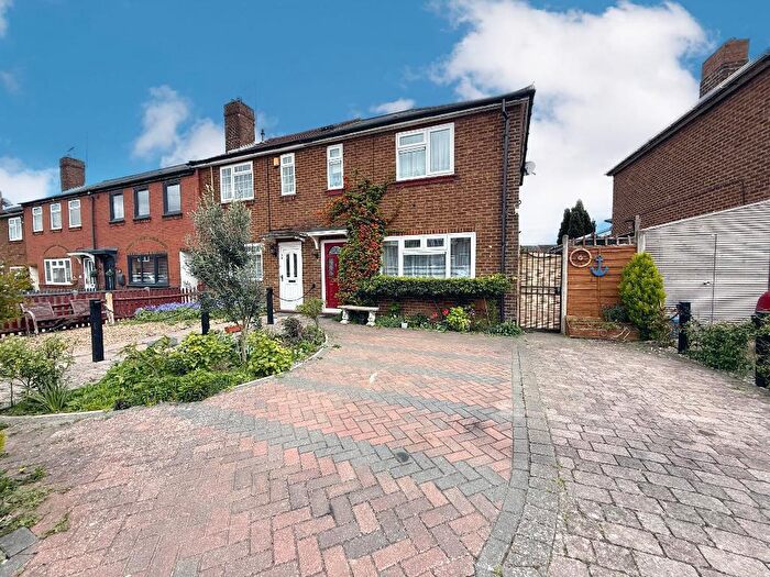 3 Bedroom End Of Terrace House For Sale In Solway Road North, Leagrave, Luton, Bedfordshire, LU3