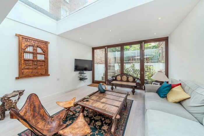 4 Bedroom House To Rent In Mornington Crescent, Mornington Crescent, London, NW1