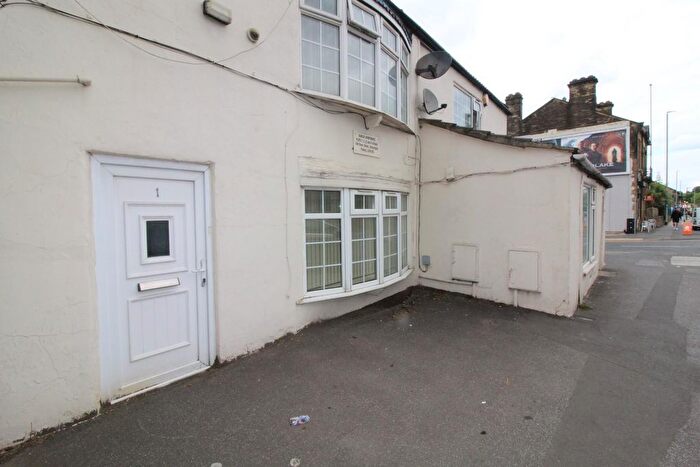 1 Bedroom Flat To Rent In Town Street, Stanningley, Pudsey, LS28