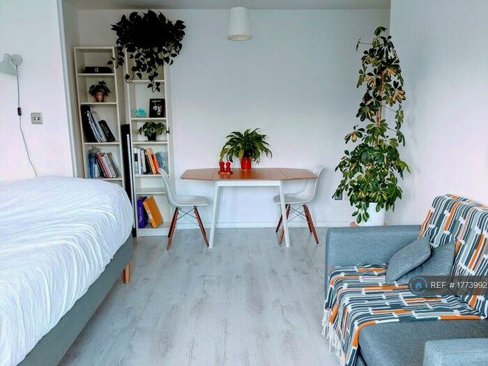 Studio To Rent In Wingham, London, NW5