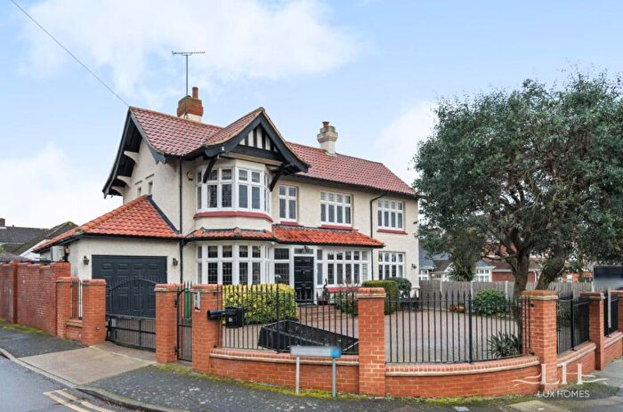 4 Bedroom Detached House For Sale In Ernest Road, Emerson Park, RM11