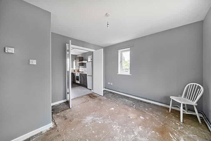 1 Bedroom Flat For Sale In Greenway Close, Tottenham, London, N15