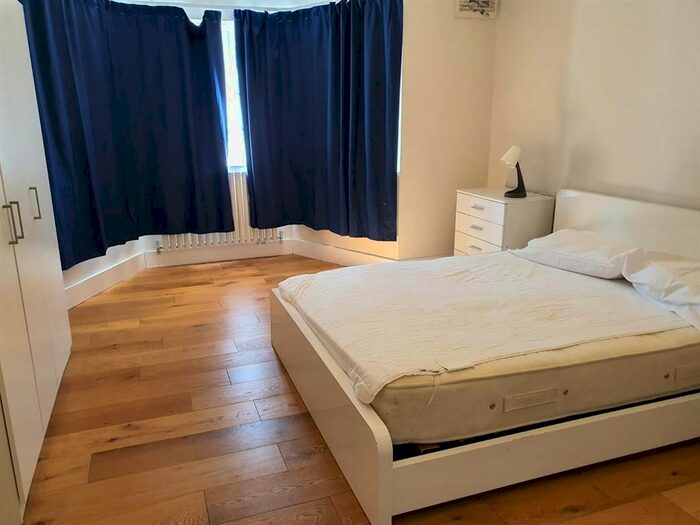 2 Bedroom Flat To Rent In Aylmer Road, East Finchley, N2
