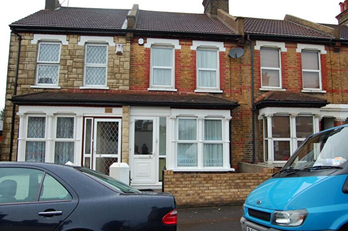 3 Bedroom Terraced House To Rent In Campbell Road, Gravesend, DA11