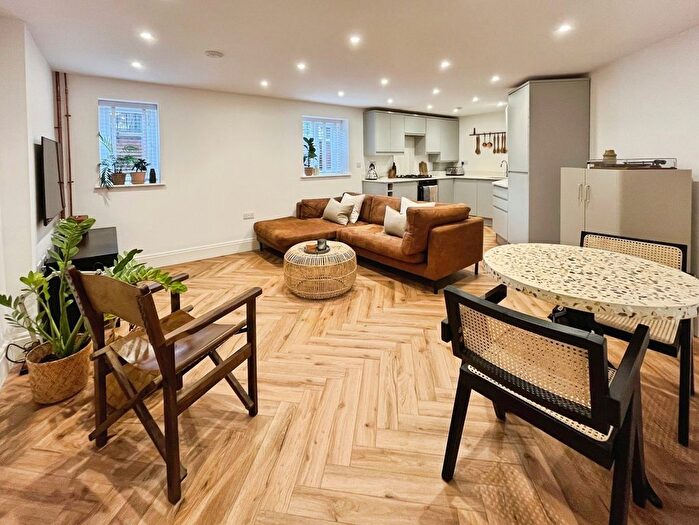 2 Bedroom Flat For Sale In Barlow Moor Road, West Didsbury, Manchester, M20