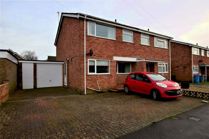 3 Bedroom Semi-Detached House To Rent In Abbey Road, Witney, Oxfordshire, OX28