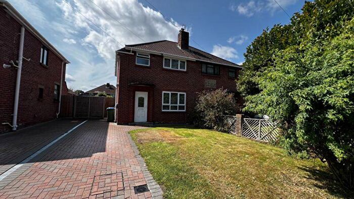 3 Bedroom Semi-Detached House To Rent In Sunningdale Gardens, Bitterne, SO18