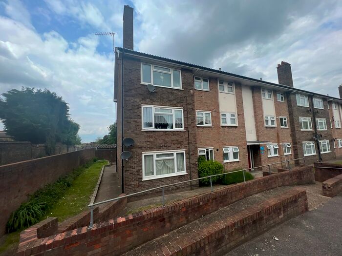 2 Bedroom Flat To Rent In Nichol Lane, Bromley, BR1