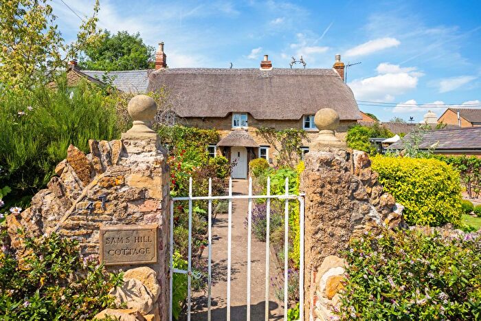 3 Bedroom Cottage For Sale In North Street, Middle Barton, OX7