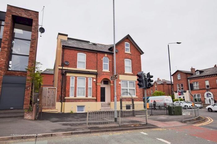 2 Bedroom Flat To Rent In Woodlands Road, Altrincham, WA14