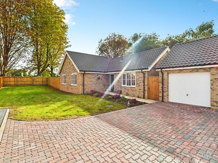 3 Bedroom Bungalow For Sale In Garner Close, Carbrooke, IP25
