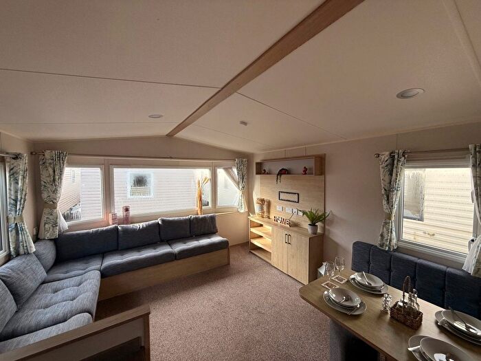 2 Bedroom Park Home For Sale In Walton Avenue, Felixstowe, IP11