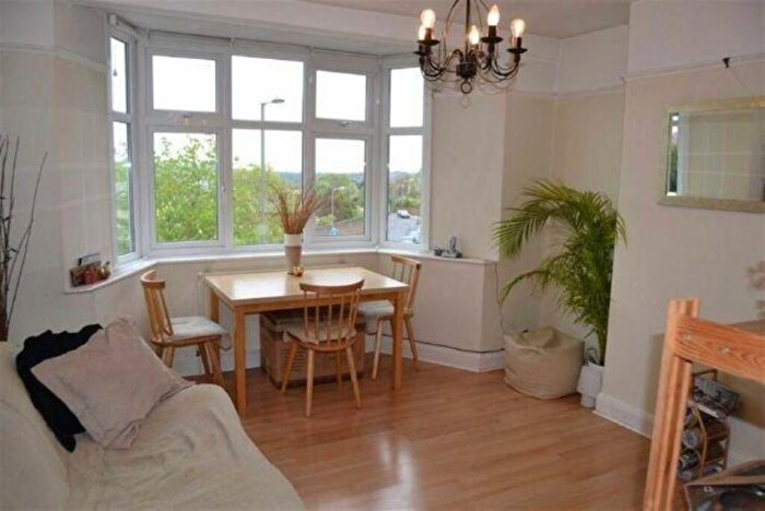 2 Bedroom Apartment To Rent In Sherwood Hall, East End Road, East Finchley, London, N2