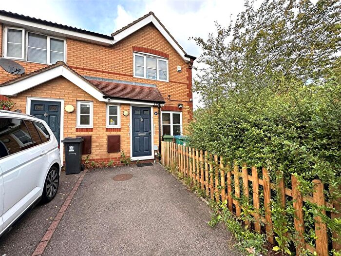 3 Bedroom Semi-Detached House To Rent In Brixton Road, Watford, WD24