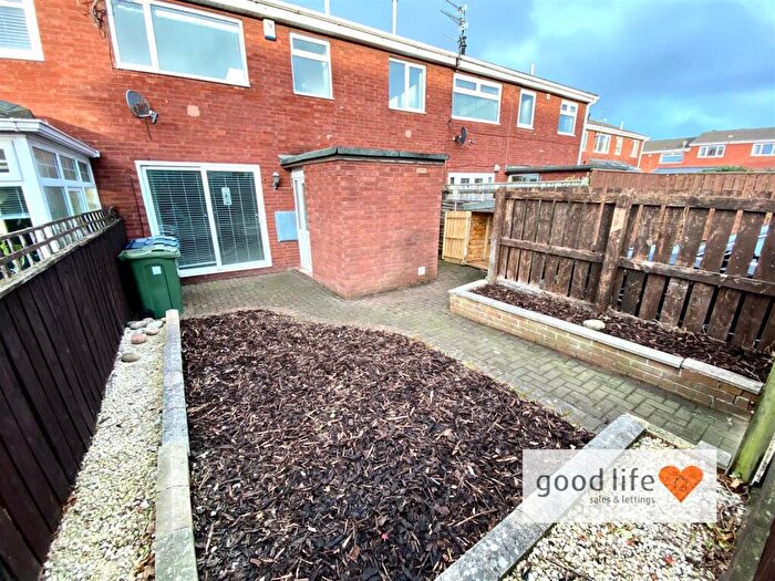 4 Bedroom Terraced House To Rent In Fairgreen Close, Hall Farm, Sunderland, SR3