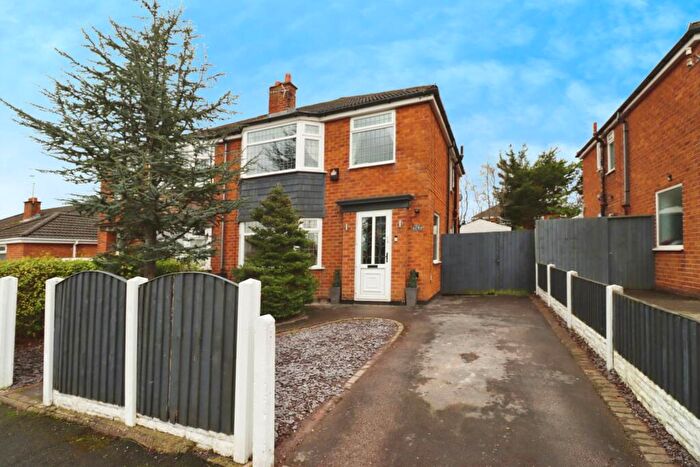 3 Bedroom Semi-Detached House For Sale In Bridgenorth Road, Pensby, CH61