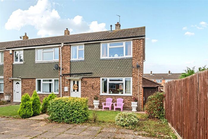 3 Bedroom End Of Terrace House For Sale In Alwen Walk, Bedford, MK41