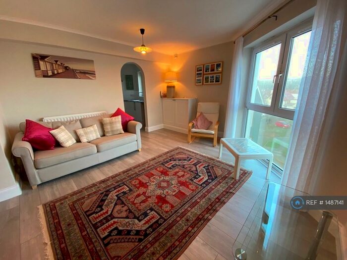 2 Bedroom Flat To Rent In Sandgate High Street, Sandgate, CT20