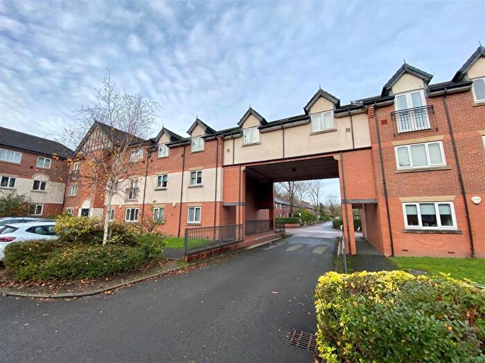 2 Bedroom Apartment For Sale In Victoria Court, Whitefield, Manchester, M45