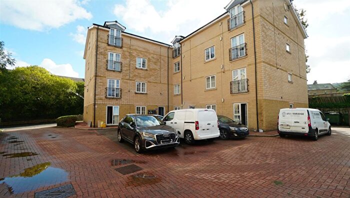 2 Bedroom Flat For Sale In Dock Lane, Shipley, BD17