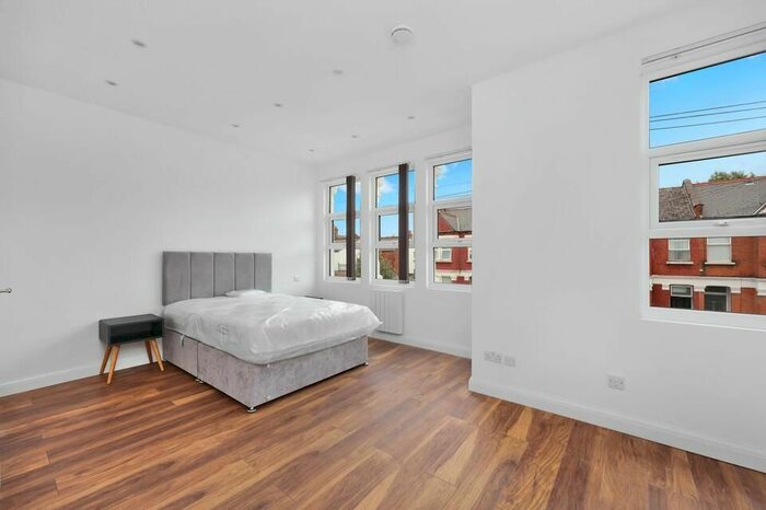 Studio To Rent In Larch Road, London, NW2