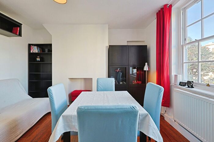 2 Bedroom Flat For Sale In Fulham Palace Road, London, W6